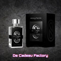 De Cadeau Factory House of Morais Surrender Night herenparfum in een luxe glazen flacon met zwarte verpakking.